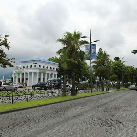 Tnt Apartment Batumi Esterno foto